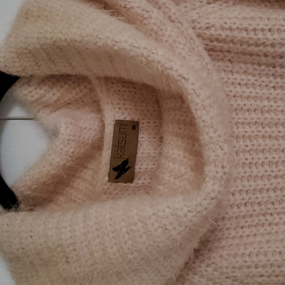Blush Knit Turtleneck - Picture 2 of 6